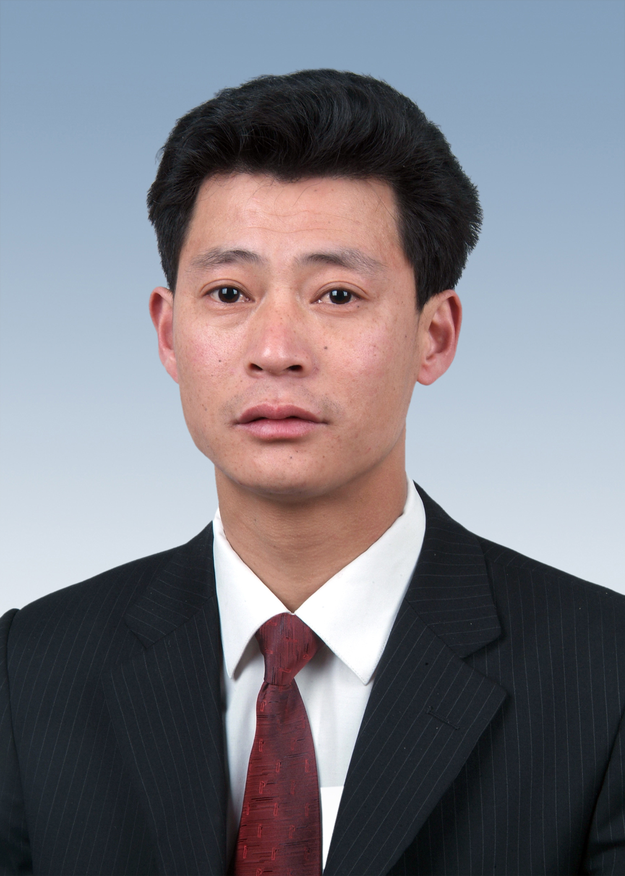 于強